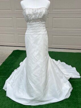NWT Exclusive Bridal Ivory Taffeta Strapless Gown – Size 8